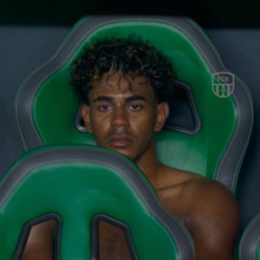 Bo_MohammedFCB's tweet photo. احد يكلم هالوغيد هذا ويقول له 
احنا جماهير فريق طلع منه افضل لاعب بالتاريخ بعز أزمة إدارية وفي اسوء الظروف حتى وداعيه تليق بمقامه واسطوريته ما سوينا له..
تعتقد راح نتحسف عليك؟؟؟؟؟
يا تضبط حالك يا تطس لاي نادي يضفك.. مافيه لاعب فوق النادي وحركات الوغدان هذي ما تؤكل خبز :) https://t.co/4o5tF1oR3u