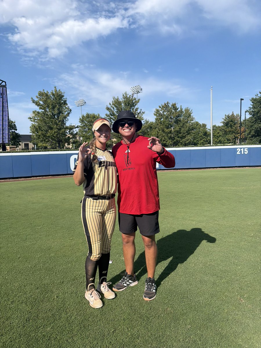 FinLockwood21's tweet photo. Had a great time camping with  @TulsaSoftball today !! I had such a great time, and loved seeing campus! Thank you @djgasso &amp; @RyanWondrasek for putting on a great camp! @EpicNational18 @Epic__SB 
#ReignCane🌀👌🏼 https://t.co/uNTZG2Wfe7