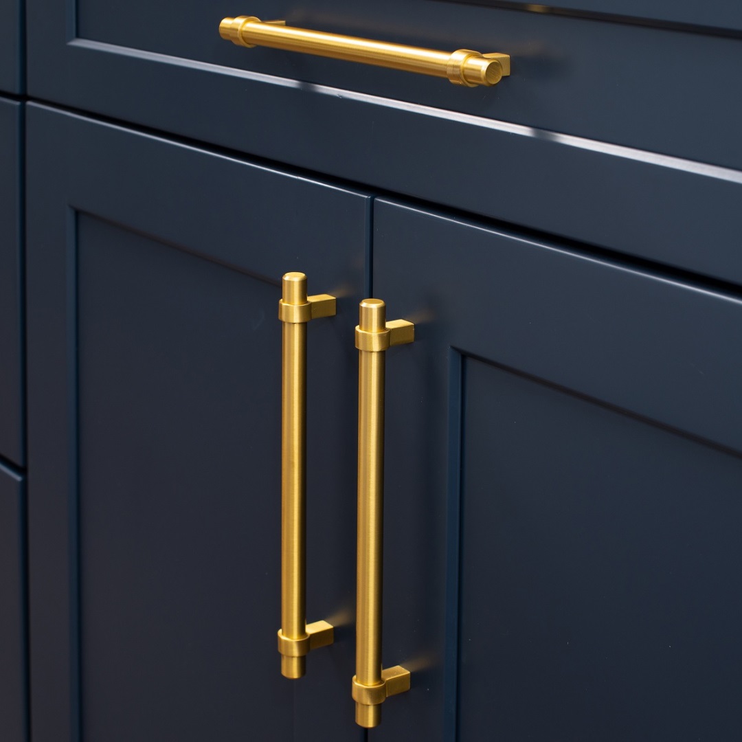 DKarasRealtor's tweet photo. For the look of a new kitchen without a full renovation, consider updating your cabinets with new paint and hardware. https://t.co/2Rtk25NxYS