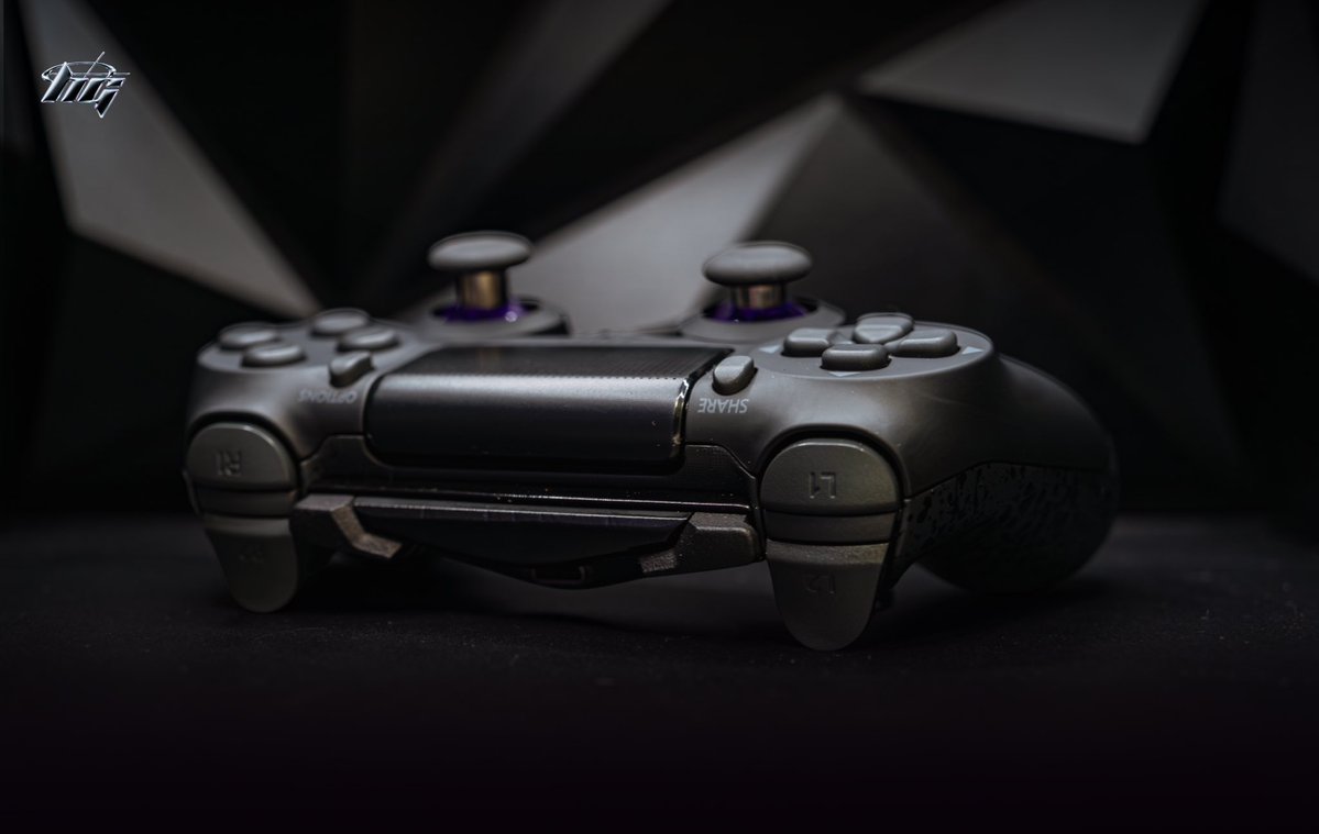 kawstuh's tweet photo. Introducing the peak of modern custom controllers…

The @headglytch Ultra 8k.

Coming Soon. https://t.co/0m4a6dOnyI