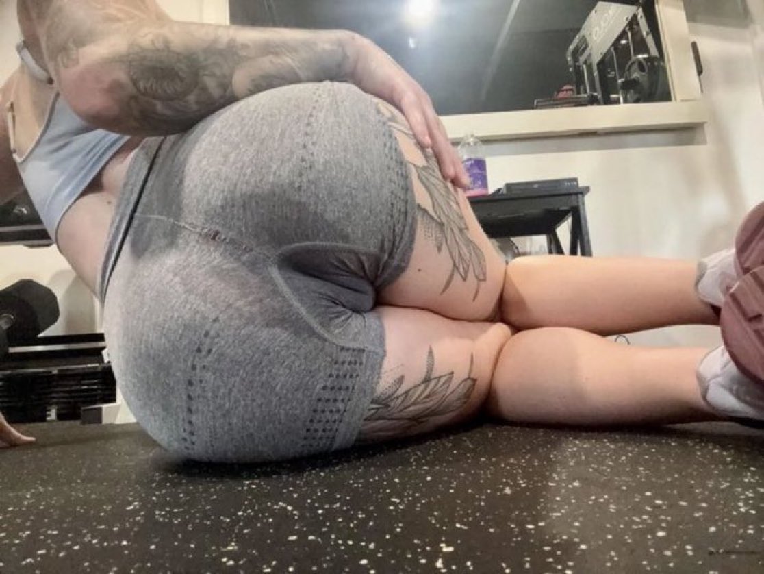 catfishlux's tweet photo. Good boys don’t run from the fear💦 

They drip for it. Drop to your knees and let Mommy turn your panic into pleasure🤤

#cuck #cuckold #wankchat #hotwife #nsfw #nsfwtwt #bbc #bnwo #findom #horny #gooner #feargasm #catfish #scam #BLACKED #SNOWBUNNY #sissy #paypig #cashslut #GOON https://t.co/gZjJqZM04r