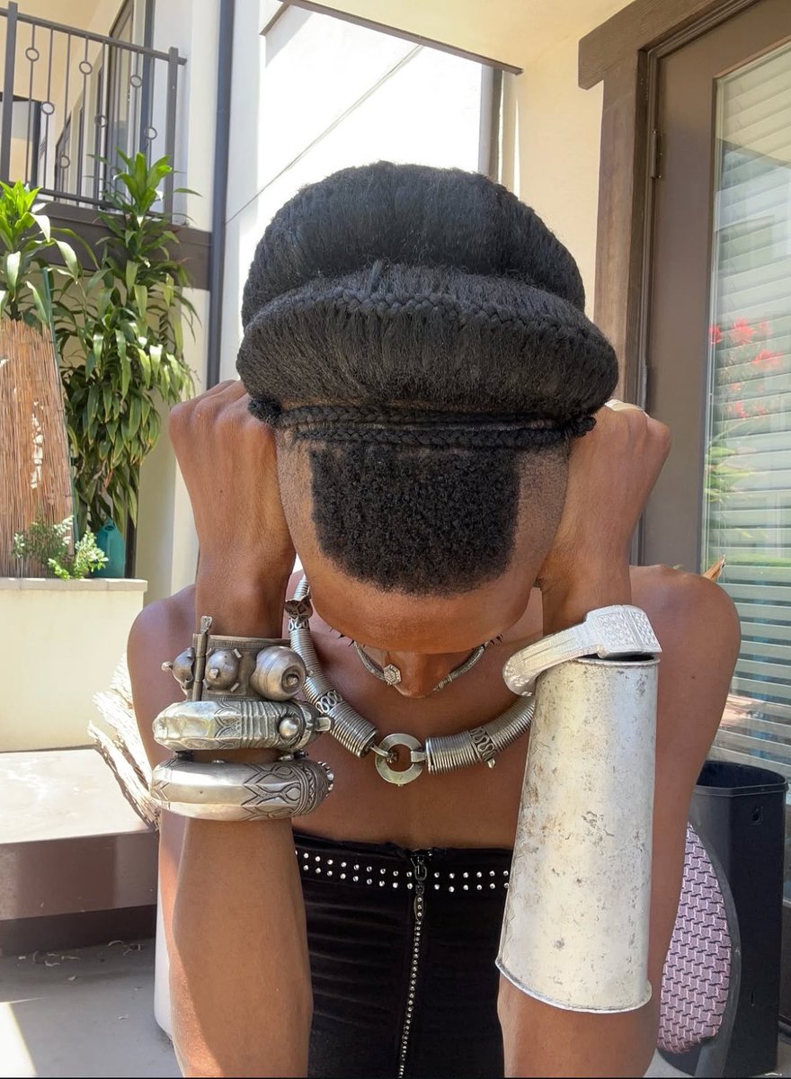 NIYMUSE's tweet photo. ahlmekk, 20th century hair + jewelry archivist https://t.co/EOkHOSrXsU