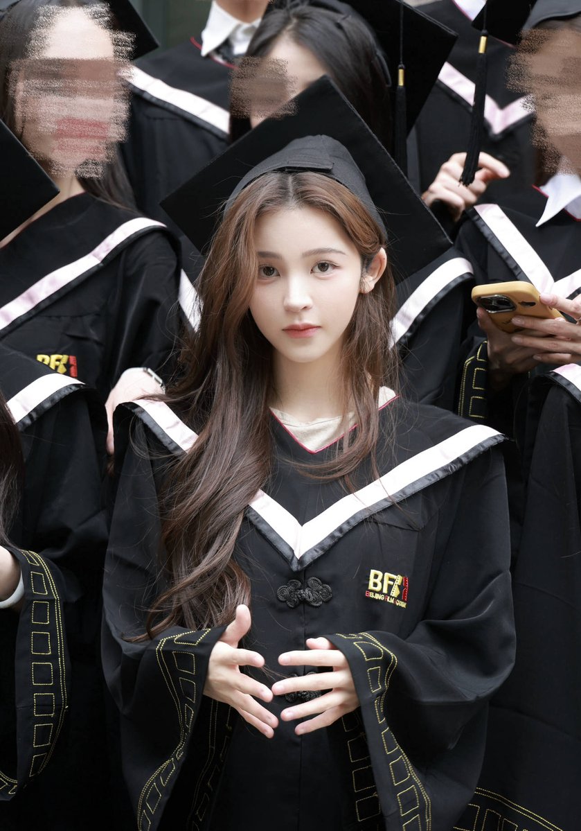 bewelloutside's tweet photo. Graduation check! 4 years down, so many memories up. Ready for whatever’s next https://t.co/zNLa5PQ9wS