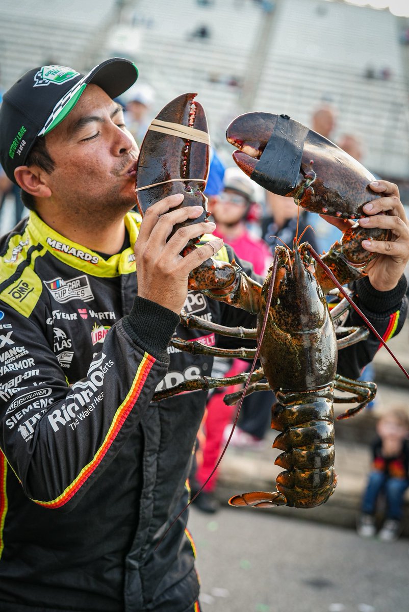Team_Penske's tweet photo. LOBSTA DINNA https://t.co/7KLxYxQloZ