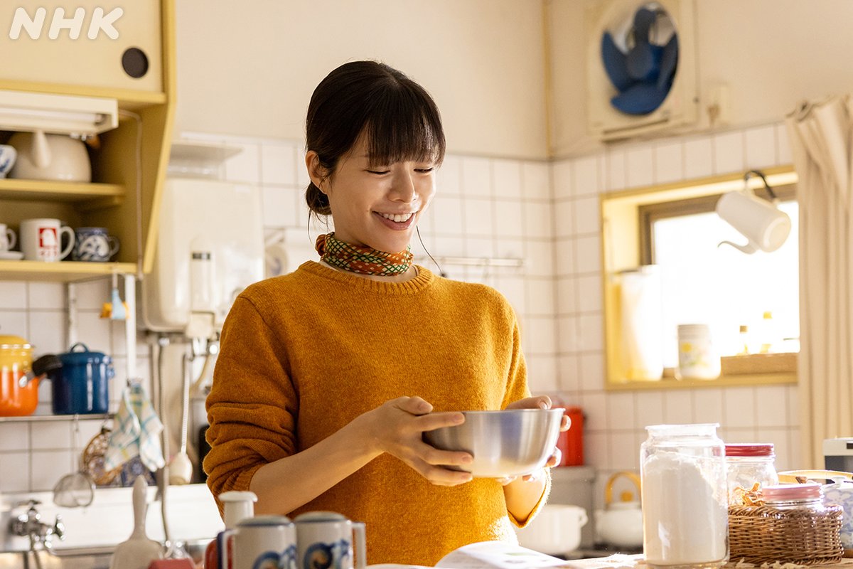 nhk_dramas's tweet photo. 特集ドラマ【#しあわせは食べて寝て待て ～早春の養生編～】
配信は25(火)夜11:12まで👇
https://t.co/SBCfe53IIH

＼＼配信終了まであと1日／／
職場の人々や団地仲間との、薬膳ごはんに囲まれたいつもの日常に、さとこが見つける小さな幸せ。
ぜひ、何度でもお楽しみください。 https://t.co/kgOy9pIVKq