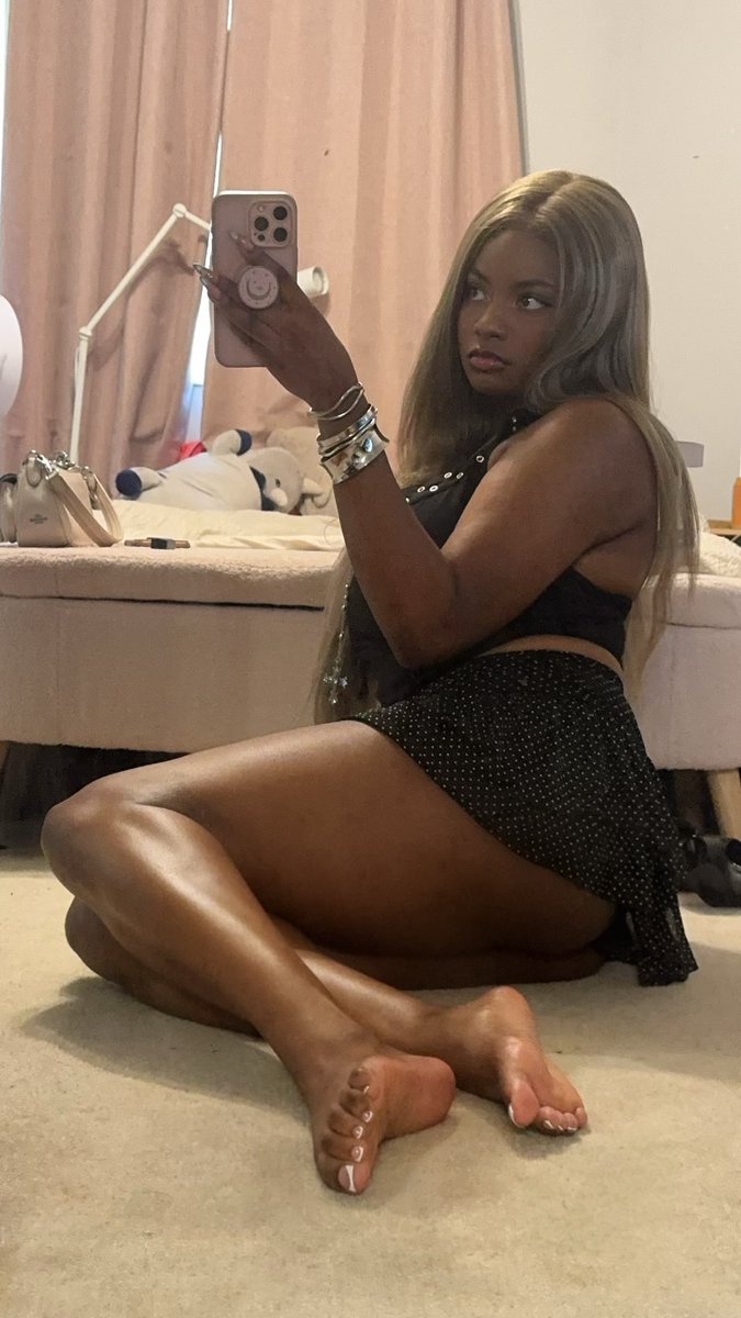 findoll222's tweet photo. Where’d you look first simp? https://t.co/3ajaAMs2WK