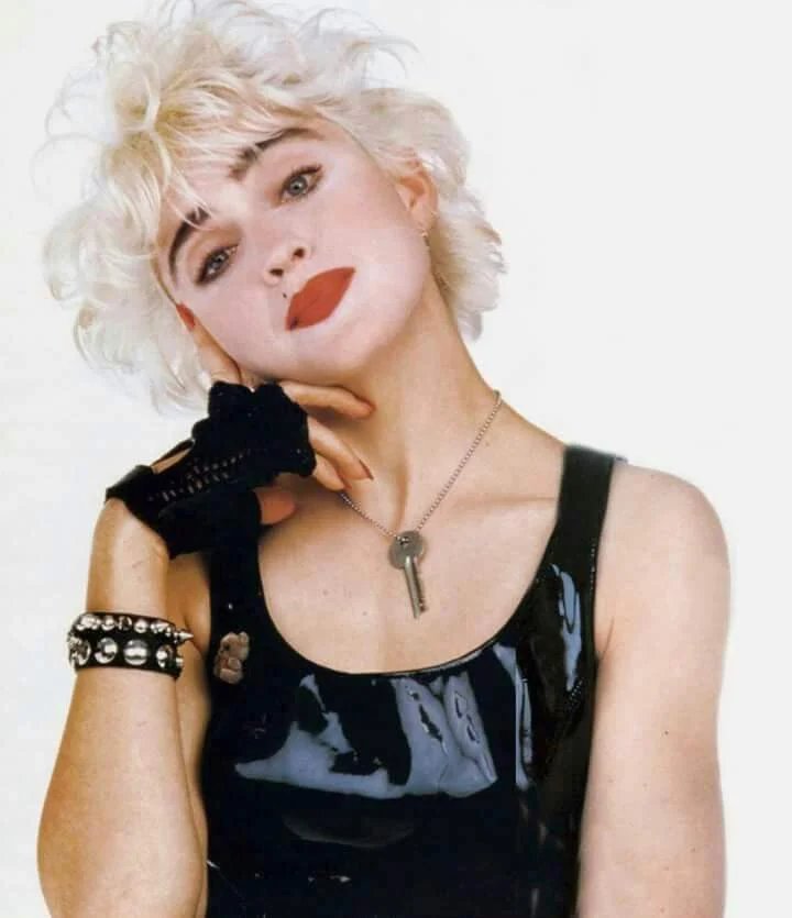 natesodeep's tweet photo. sou completamente rendido no visual da madonna pra who's that girl https://t.co/Z4JqoWd2i4