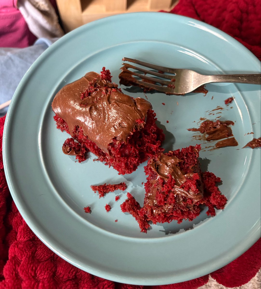 xhil_33's tweet photo. I made this cake earlier it was too good🐷 https://t.co/j0Rl7QMhmT