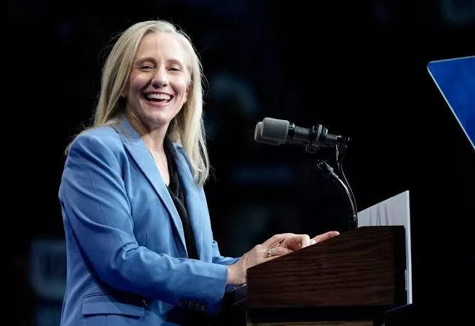 ANewWaveRight's tweet photo. 🚨🚨 MEET OUR LIBTARD OF THE WEEK......Governor Abigail Spanberger 🚨🚨

When you continue to priortize ILLEGALS OVER THE SAFETY OF YOUR OWN CITIZENS....you easily get our LIBTARD OF THE WEEK award.

More on Our LIBTARD HERE:
https://t.co/PfFif0FZfY https://t.co/RmI8qEmORq