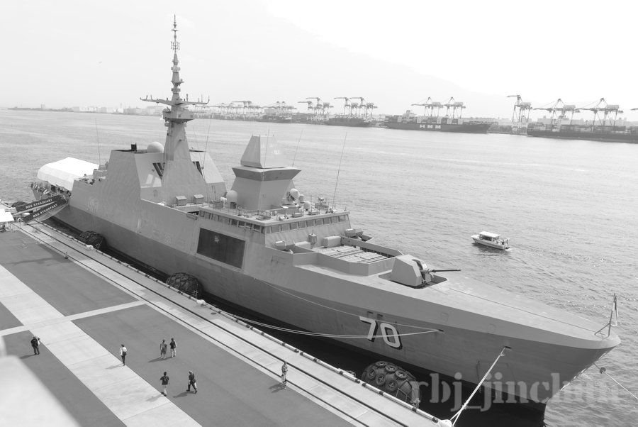 JinRbj's tweet photo. おはようございます。
RSS STEADFASTをMonochrome専用機K-3MarkⅲMonochromeで撮影。
RawTherapeeで現像しました。
#rsssteadfast
#singaporenavy
#tokyointernationalcruiseterminal
#pentaxk3mkiiimono
#sigma_art1835 https://t.co/dEzSxKuvKY