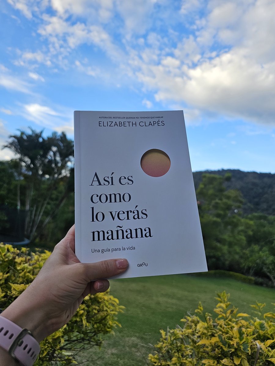 PortilloLucia14's tweet photo. Cuando elegí seguir con este libro realmente fue porque me gustó la portada, sin saber que me iba a ayudar justo cuando lo necesitaba 💛🧡 https://t.co/u75ORY8PAe