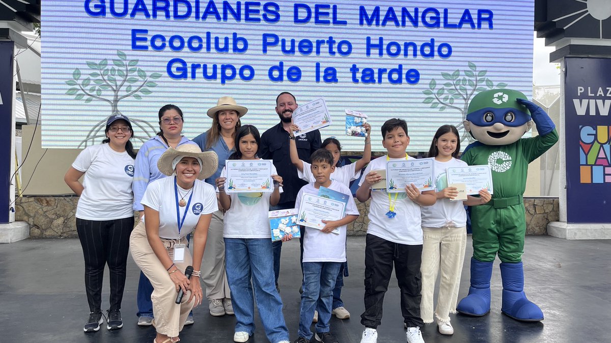 circular_ep's tweet photo. Seguimos promoviendo una cultura ambiental desde las nuevas generaciones, porque cuidar nuestros manglares es proteger nuestros esteros, nuestros oc��anos y el futuro de Guayaquil. 🌊💙♻️

#AsíSeHaceGuayaquil

#AquíEstamos
#GuayaquilNoSeDetiene
#CiudadDeTodos https://t.co/XeH8V6HL83
