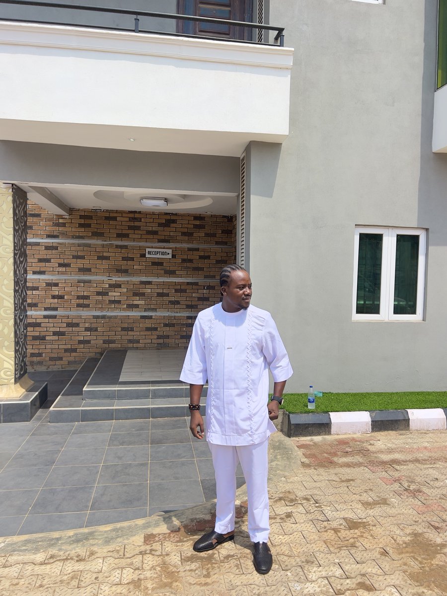 OlakunleHughes_ tweet picture
