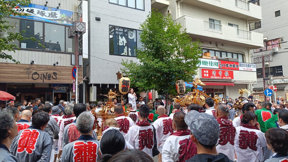 voyagepassion2's tweet photo. 子之大神例祭⛩️桜木町近く野毛のエリアでお神輿🏮衆議院議員丸尾なつこさんはじめ、県・市議会議員様、伊勢山皇大神宮の神主様と納式を執り行い、神社に向かって二礼二拍手一礼🙏✨🌄
今夜はみなとみらいフェスティバル🎆🚢45分間に約1万8000発の花火x音楽が連動するらしいhttps://t.co/lizRlx78s8 https://t.co/J3qI39EyC6