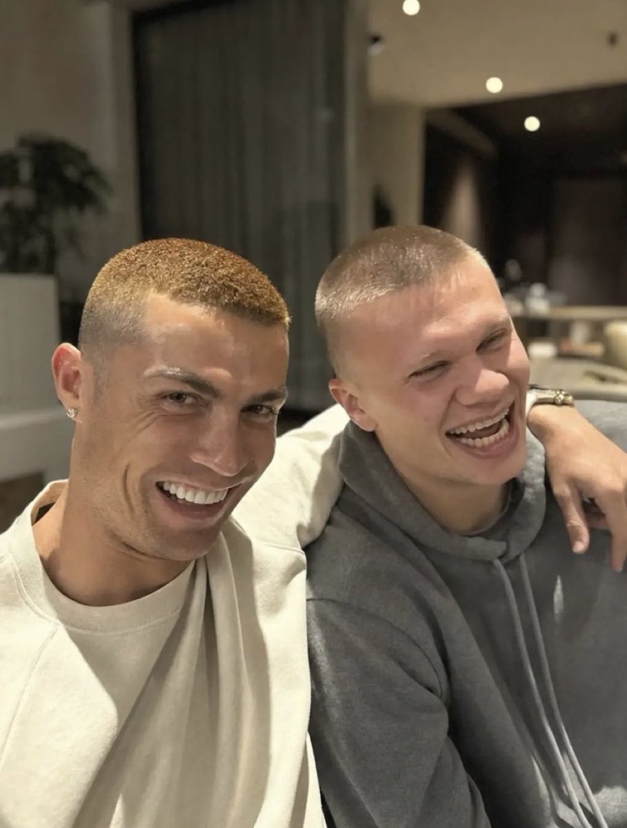 AlNassrTribune's tweet photo. "Life is a box full of surprises." 💇‍♂️ https://t.co/qEJ8OtqJg9