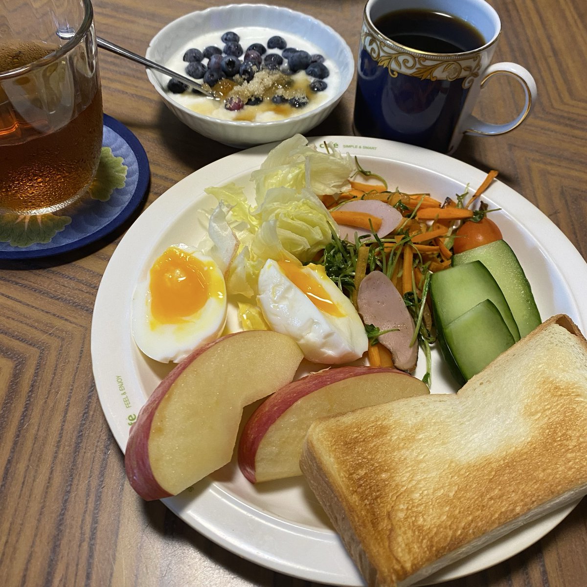 shcafeshop's tweet photo. おはようございます
朝顔咲きました
遅い種まきでしたが
これからどんどん咲くね
#ラジオ体操　#朝ごはん https://t.co/hEFScFoXWr