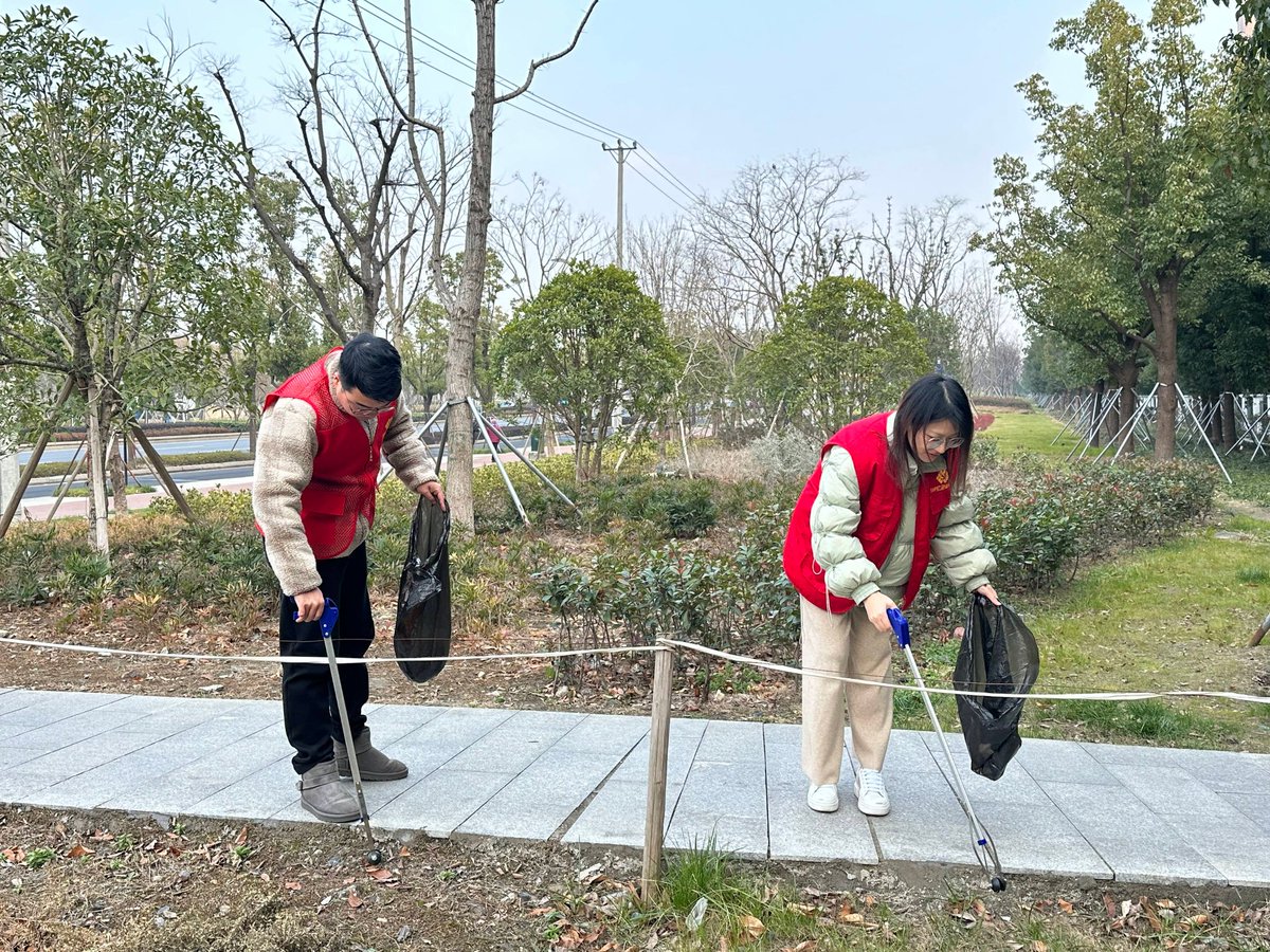 06kaplant's tweet photo. Join our neighborhood clean-up this Sat, 9AM at Central Park! Bring gloves u0026 water—help spruce up our community! https://t.co/ifigorfsD7