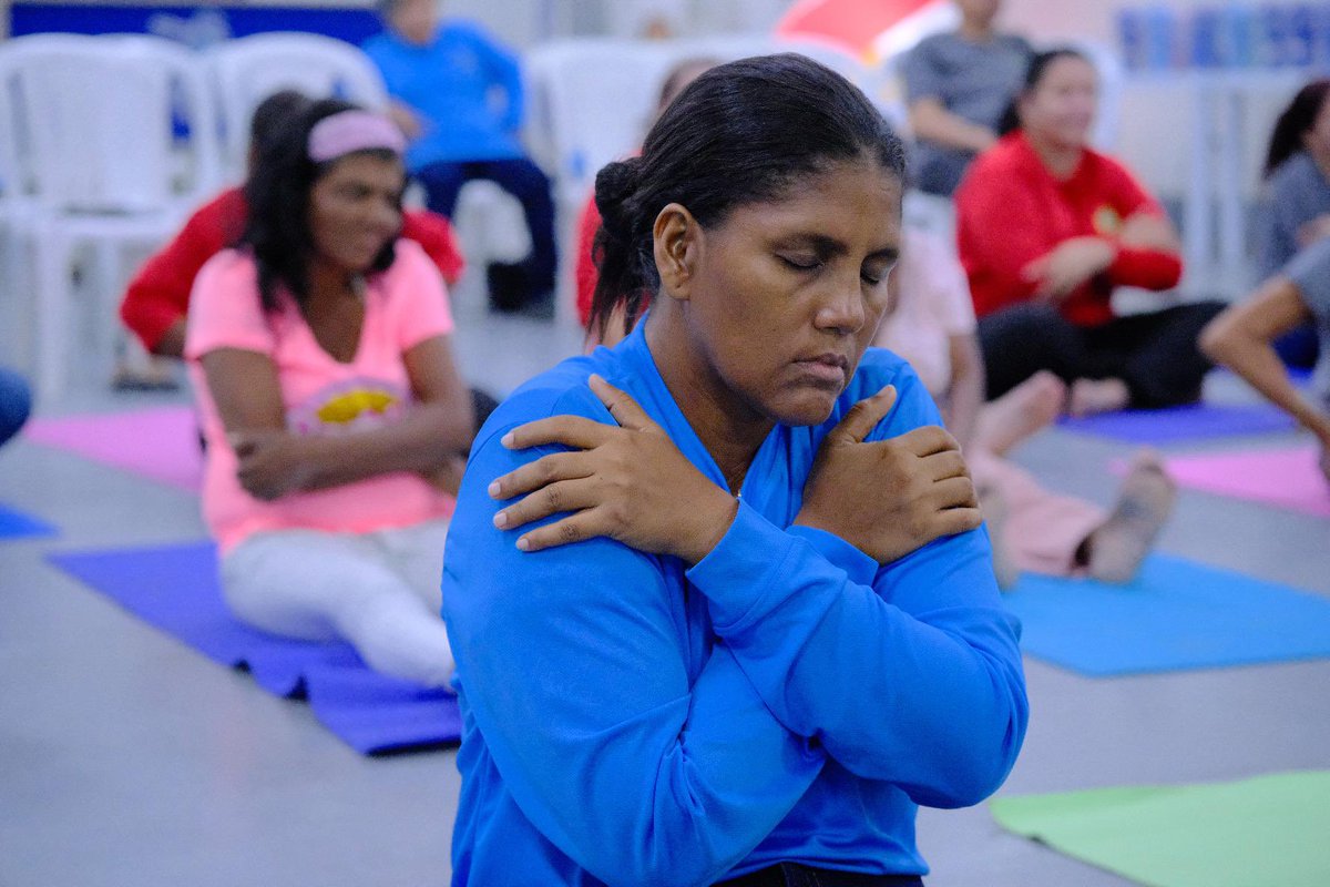 alcaldiabquilla's tweet photo. Junto a #CHATlemos, y bajo la estrategia ‘Cuidarme’, compartimos con 50 mujeres recicladoras una jornada de yoga, respiración consciente, manejo de emociones y autocuidado.

Un momento para hacer una pausa, escucharse y recordar que su bienestar también es una prioridad. 🙌🏼 https://t.co/iCHfq4WK1n