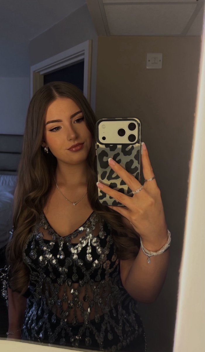 spoiledxelle's tweet photo. keep simping and sending losers, it’s what’s best for you ✨ https://t.co/Lp9nYrWyQ6