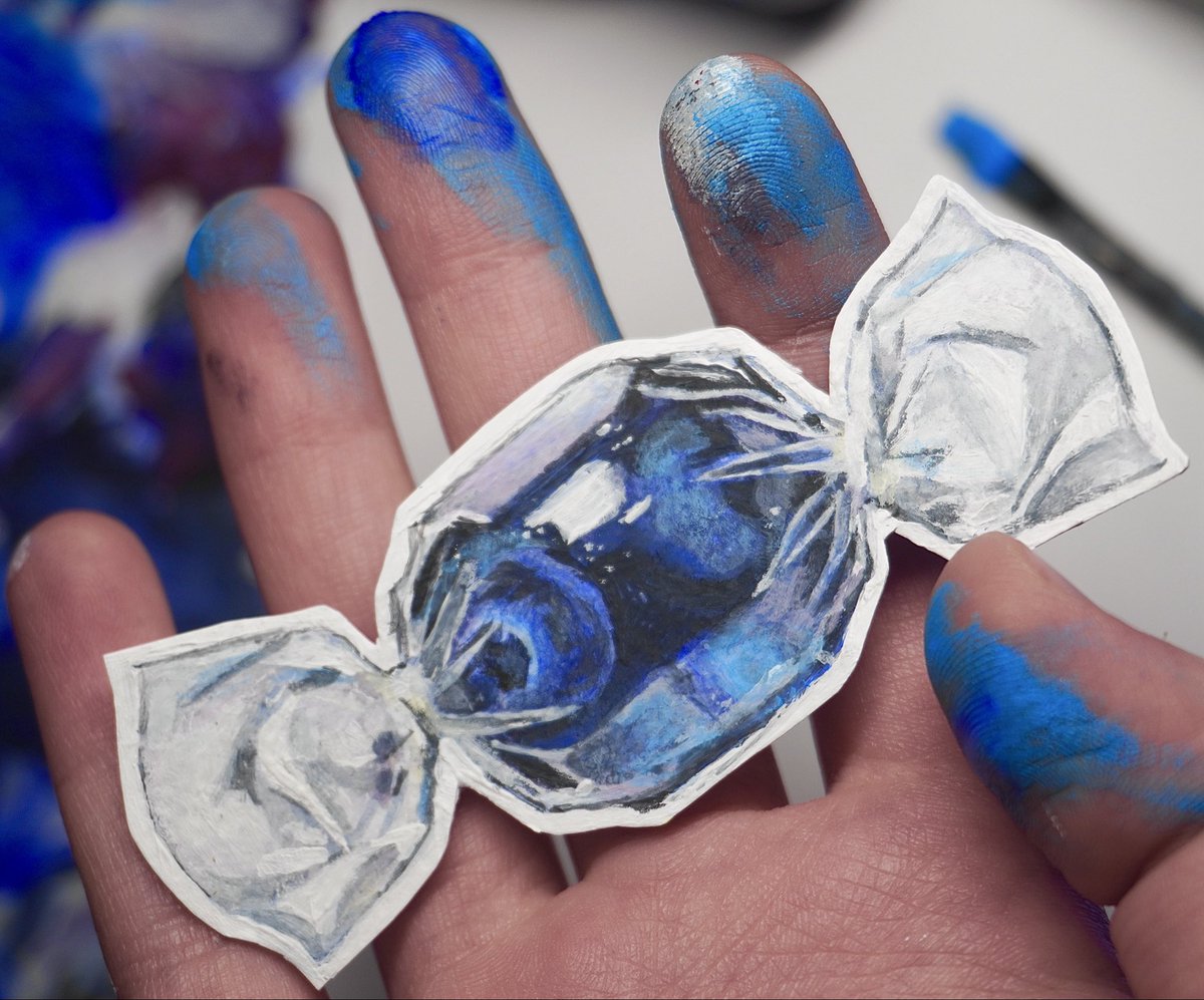 WendigoCub's tweet photo. Small acrylic painting of blueberry candy 🫐🖌️ I like how blueberries look frozen inside of it ^o^ !! #acrylicpainting #fruitsart #cutedrawing #foodpainting #blueberry https://t.co/0GTS39Hnlx