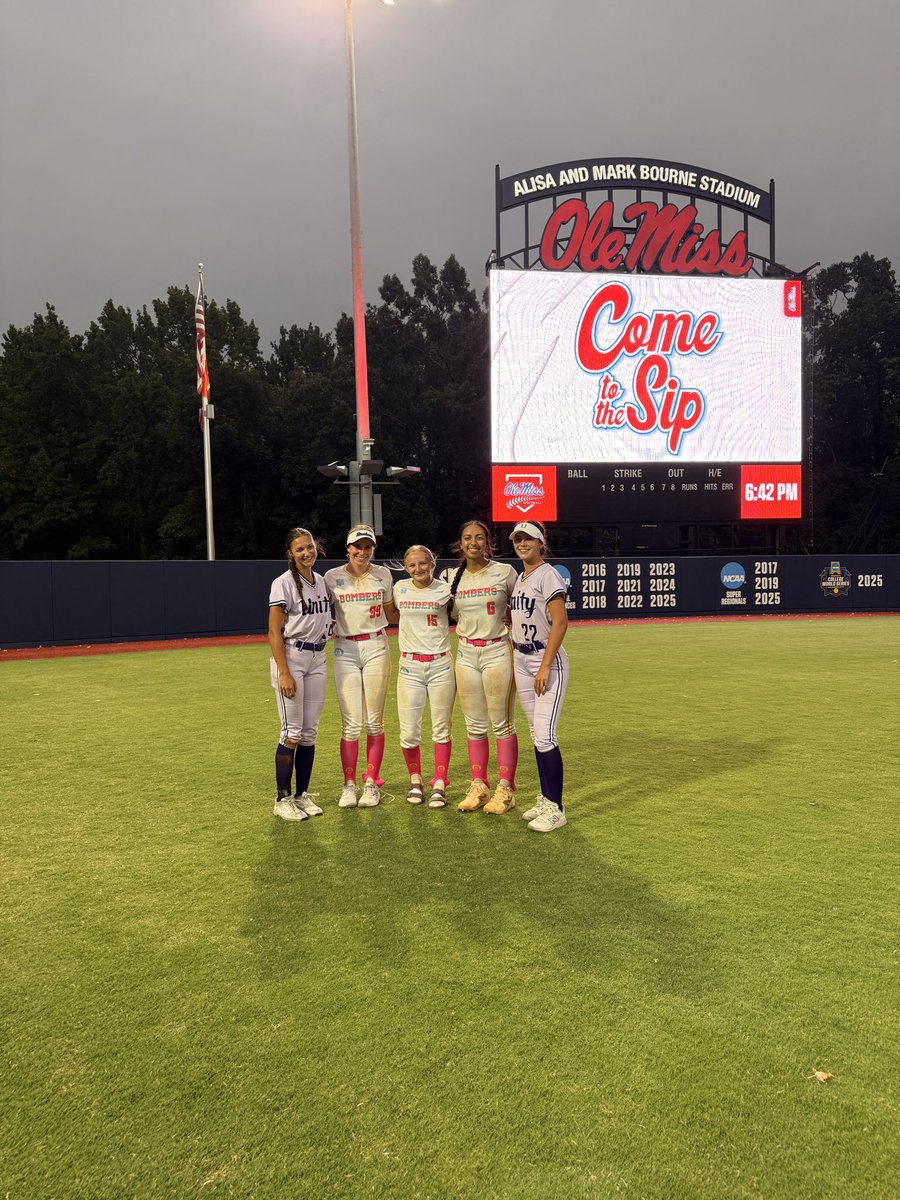 LCWimberly2029's tweet photo. Nothing else to say about my experience at @OleMissSoftball except #hottytoddy  Oh!…and it’s starting to feel like home 😉.  Thank you to the coaches / staff for putting your time and effort into a top notch camp.  

@CoachBBuchanan @Jamie_Trachsel @CoachMorganK @unityAJ16u https://t.co/lHMmFl4oae