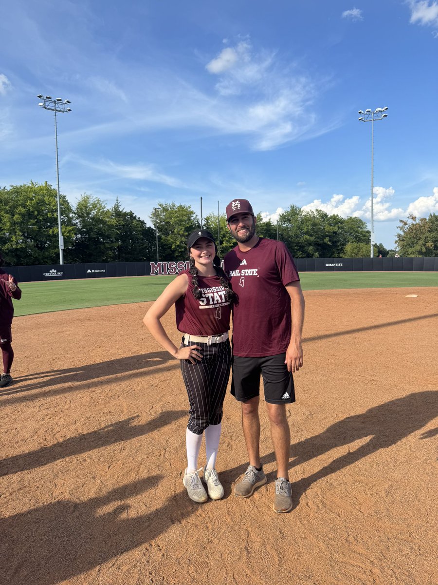 KyleeWhiting_28's tweet photo. Had so much fun at the @HailStateSB camp today!!! Thank you coaches for this opportunity to both show my skills and learn how to improve!! 

@Coach_Ricketts @tarynemckinney @MrCoachTbratt @CoachZacShaw 
@impactcaymol https://t.co/bBr4QZcLZh