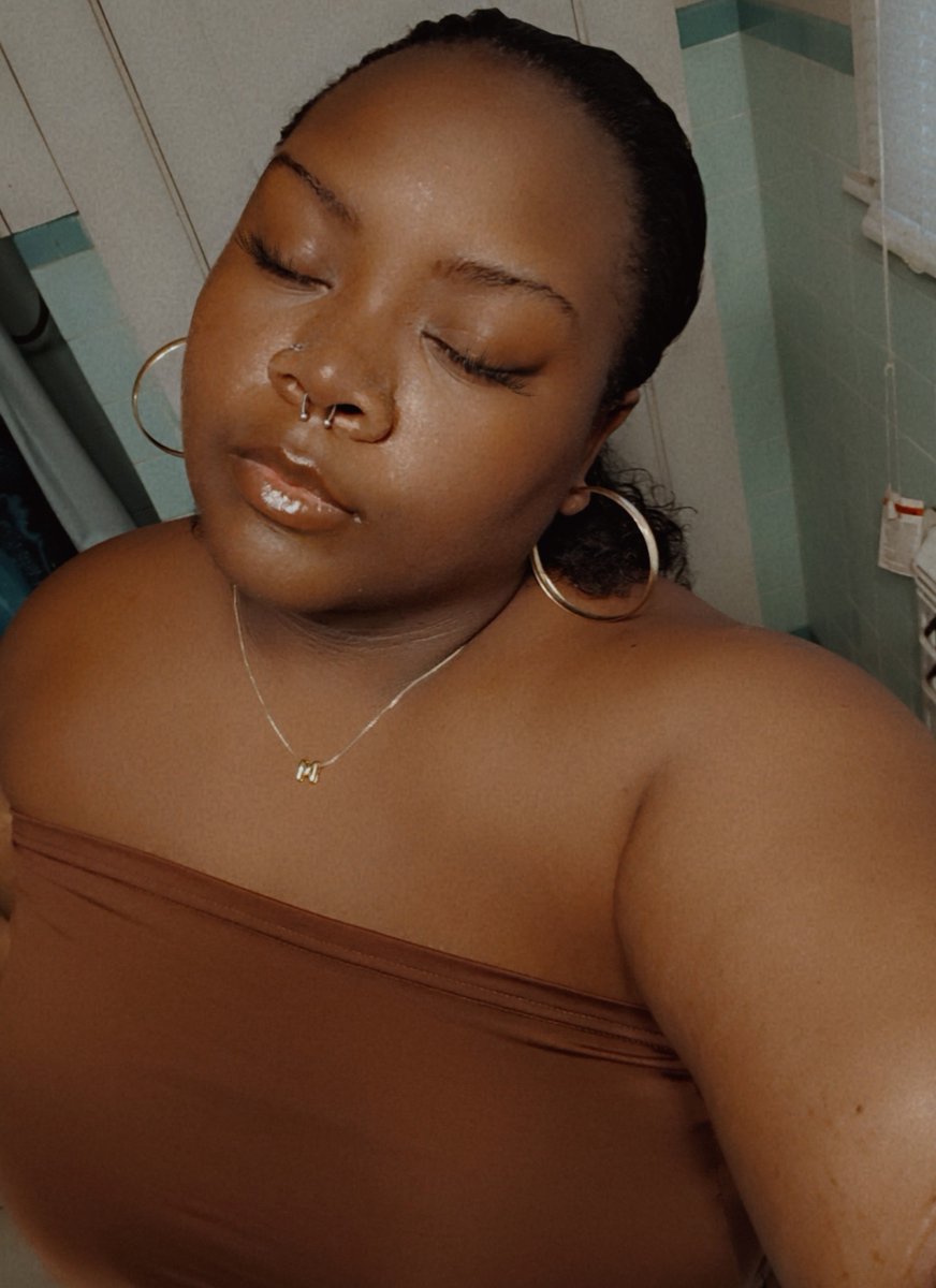 moreeeimani's tweet photo. bedroom eyes? https://t.co/MAckgEf5g5