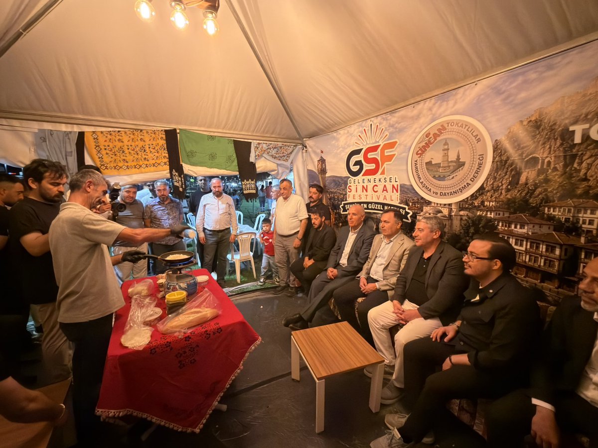 SincanAkParti's tweet photo. 📍 Sincan Park | Geleneksel Sincan Festivali

Kaymakamımız Sn. Levent Kılıç, İlçe Başkanımız Sn. Mustafa Özcan, Belediye Genel Koordinatörümüz Sn. İsmail Can Ocak, Yürütme ve Yönetim Kurulu Üyelerimiz ile birlikte İl hemşehri derneklerimizi ziyaret ederek kıymetli hemşehrilerimizle bir araya geldik.

Birlik ve beraberliğimizi güçlendiren bu güzel buluşmalarda, hemşehrilerimizle samimi sohbetler gerçekleştirerek festival coşkusunu hep birlikte paylaştık.