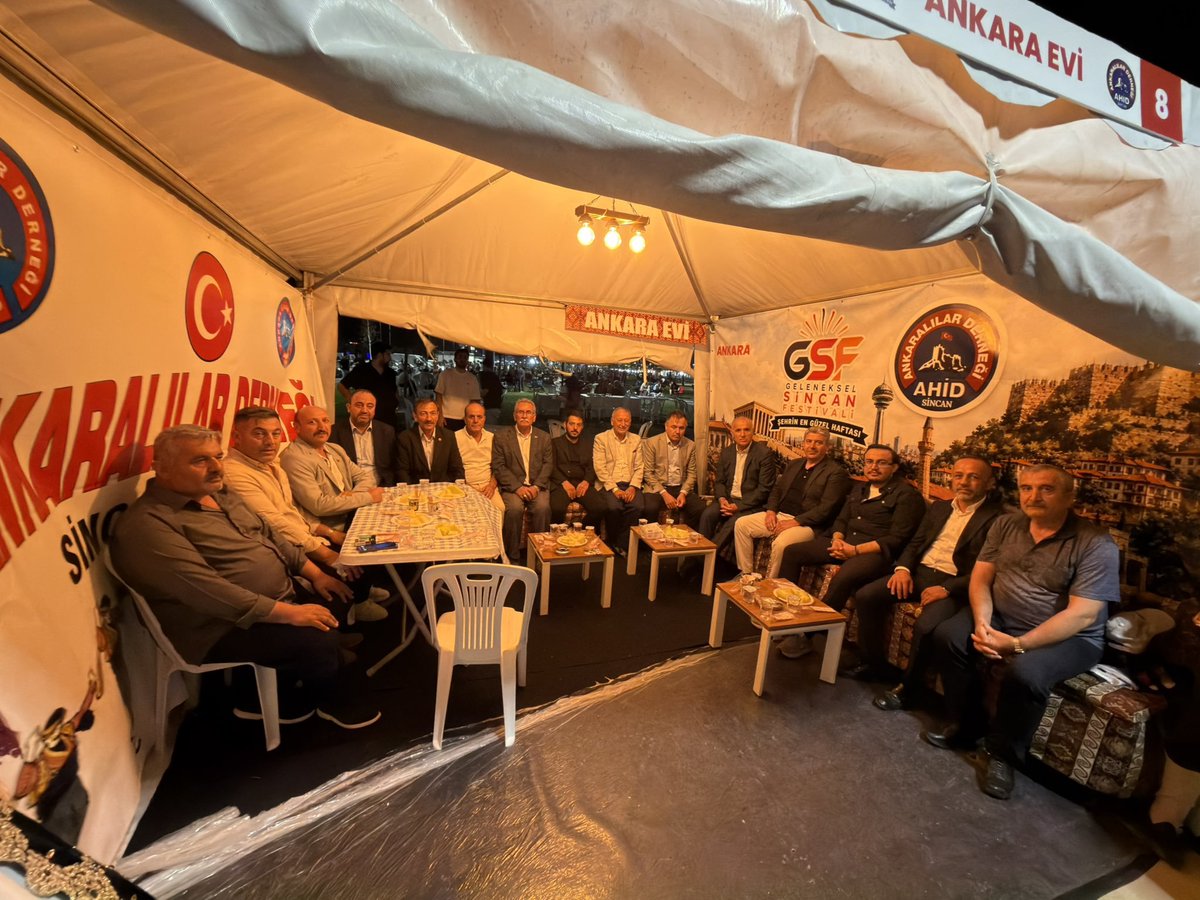 SincanAkParti's tweet photo. 📍 Sincan Park | Geleneksel Sincan Festivali

Kaymakamımız Sn. Levent Kılıç, İlçe Başkanımız Sn. Mustafa Özcan, Belediye Genel Koordinatörümüz Sn. İsmail Can Ocak, Yürütme ve Yönetim Kurulu Üyelerimiz ile birlikte İl hemşehri derneklerimizi ziyaret ederek kıymetli hemşehrilerimizle bir araya geldik.

Birlik ve beraberliğimizi güçlendiren bu güzel buluşmalarda, hemşehrilerimizle samimi sohbetler gerçekleştirerek festival coşkusunu hep birlikte paylaştık.
