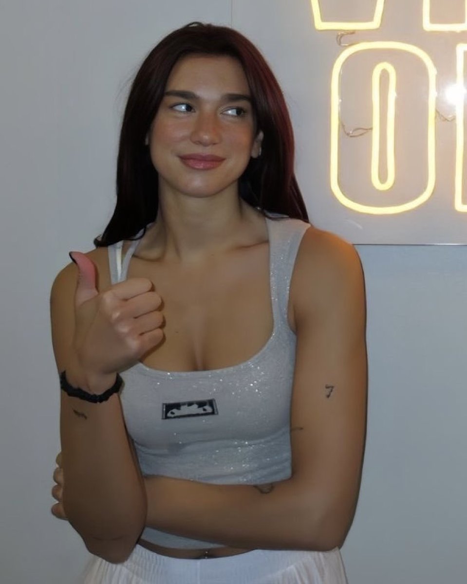 lipacraves's tweet photo. dua lipa, the girl of your dreams https://t.co/1iXHrT4JDA