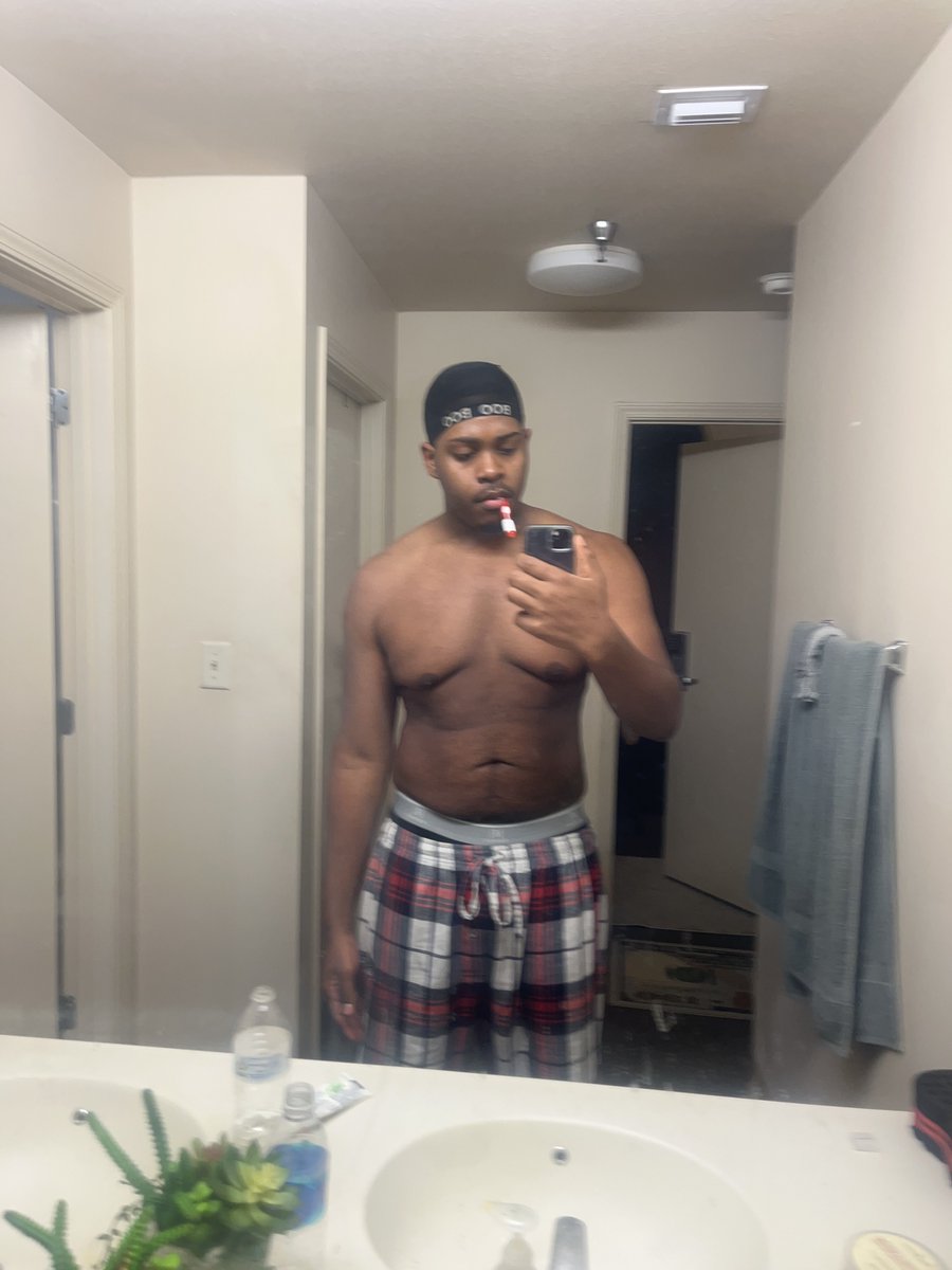 octaviou6ix's tweet photo. 6’3 https://t.co/5x2wfsJ93F