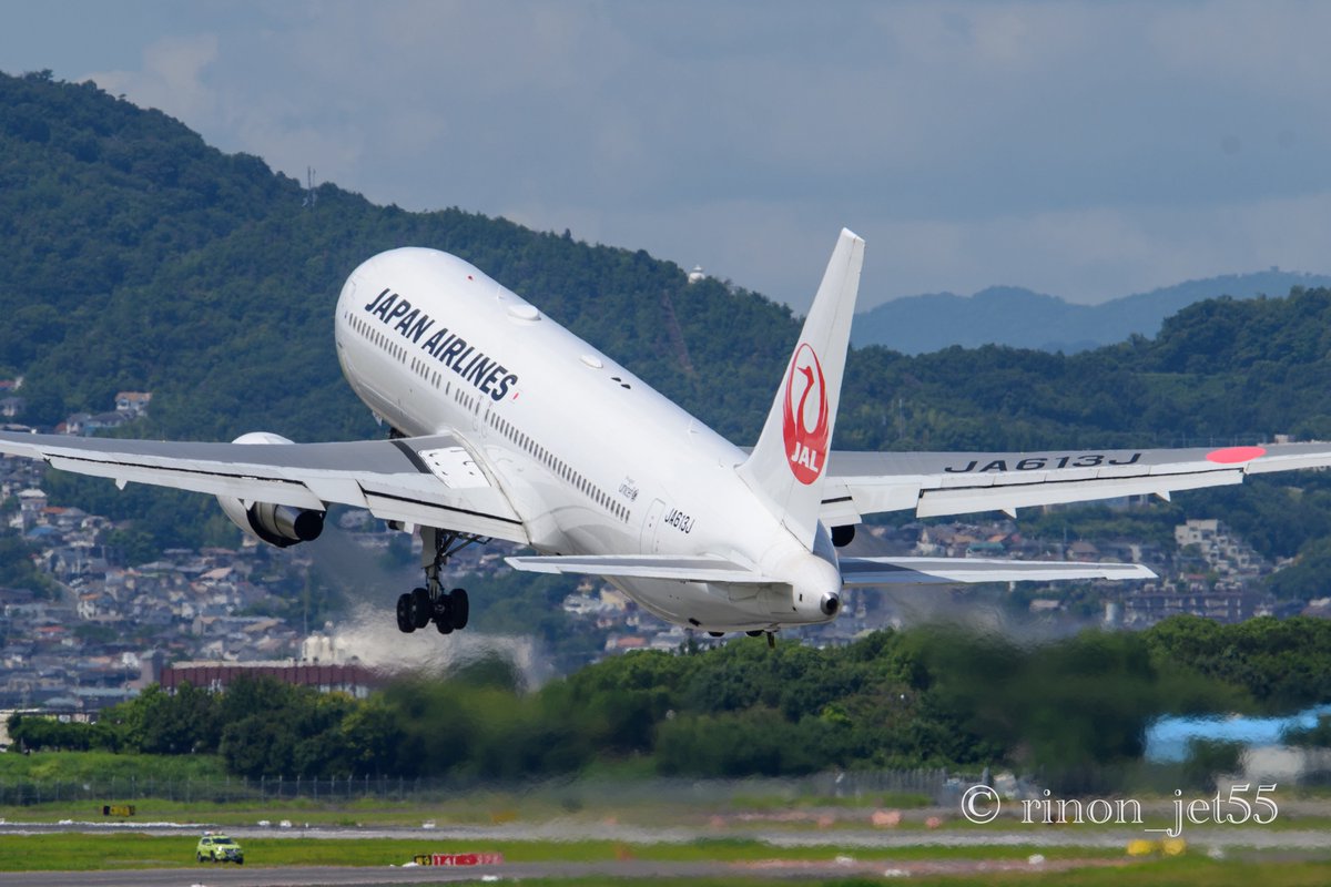 rinon_jet55's tweet photo. おはようございます月曜日🥱
夏早く終わって〜🫠
#JA613J
#伊丹空港 https://t.co/P5Hl8Vdvv4