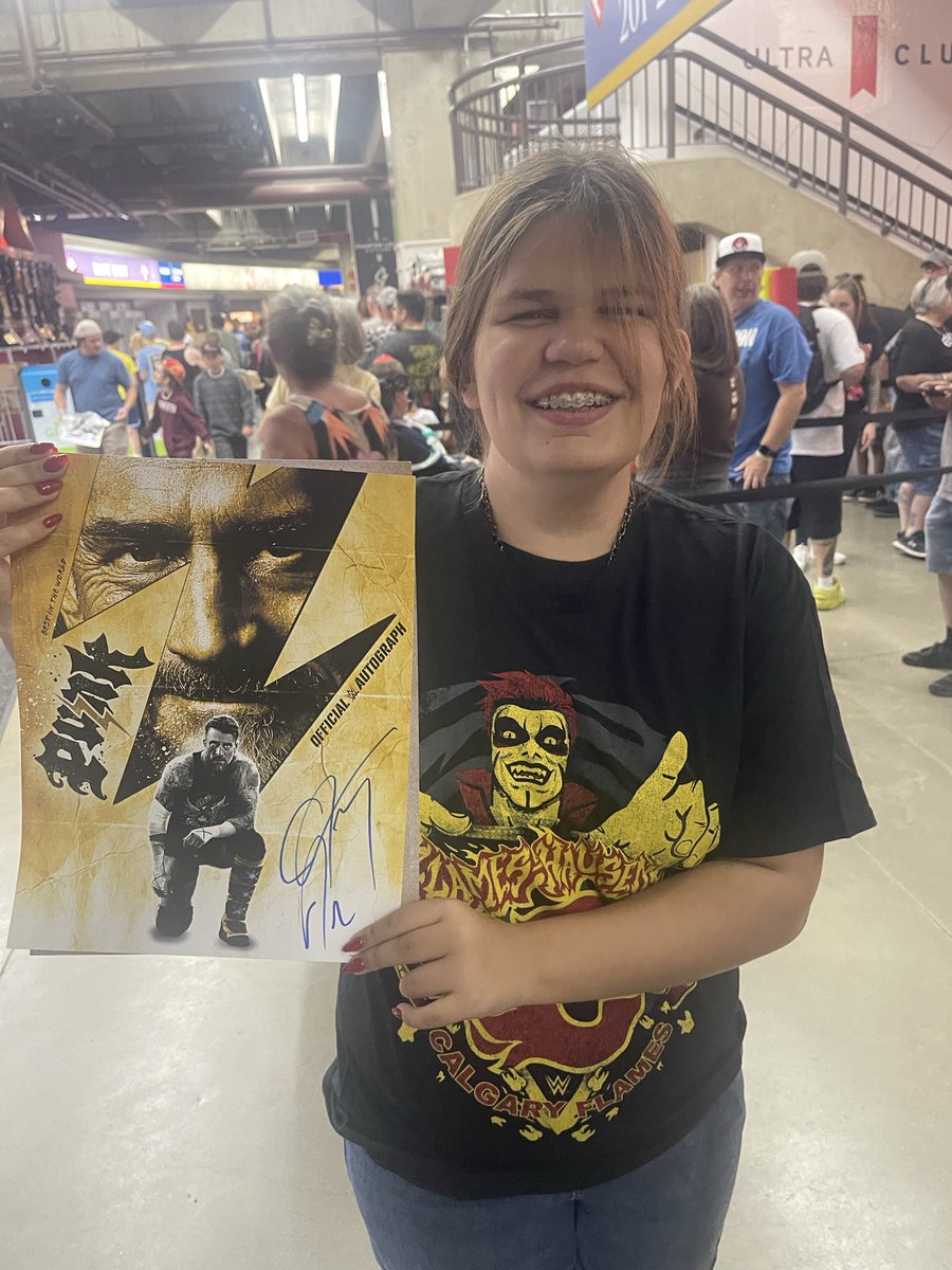 stampsfan_22's tweet photo. @DanhausenAD she got the shirt!!!#notcursed https://t.co/QAVv39lkcH