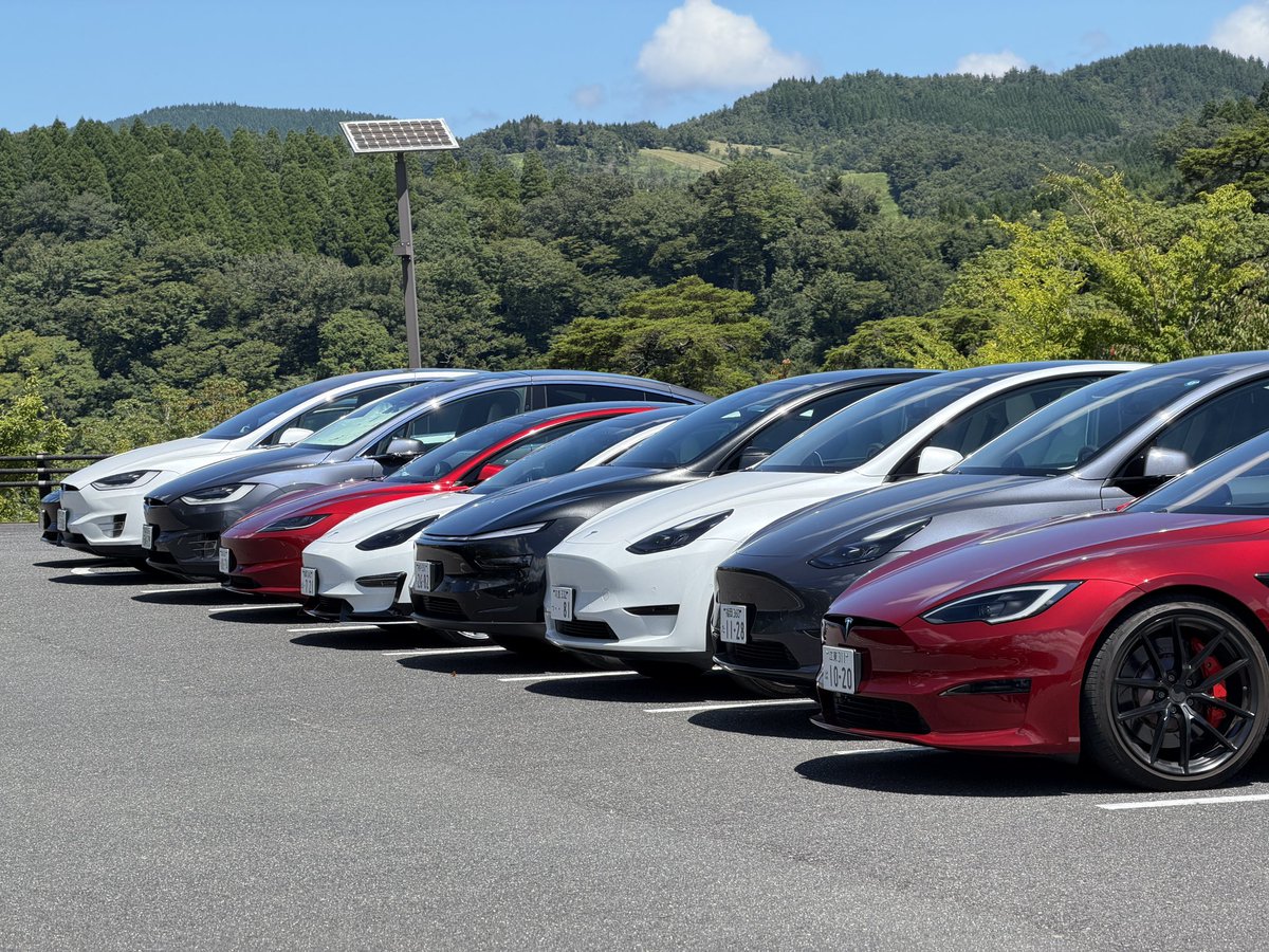 Mark__ev's tweet photo. ＼第55回 九州EVオフ会／

大分県の「長者原 駐車場」にて開催しました！

久住高原の絶景を眺めながら、みんなで連なって走るツーリングは格別でした😉

次回のオフ会は9/27(日)宮崎県のみやざき臨海公園にて開催予定です！

 #九州EVオフ会
 #MARK_EV https://t.co/SIOvazXWGz