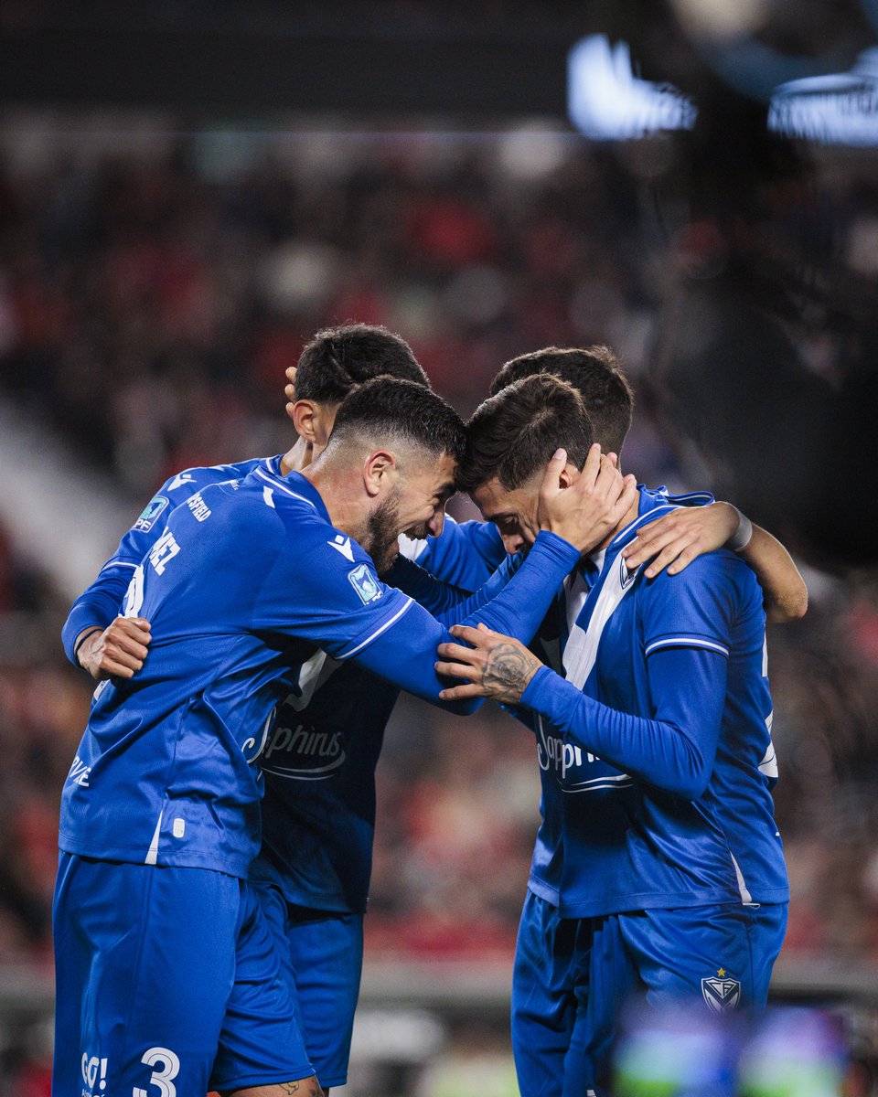 Velez's tweet photo. El cabezón Elías y el que cabeceó al empate 💙👑

¡VAMOS NOSOTROS! https://t.co/tXBtT1Yy75