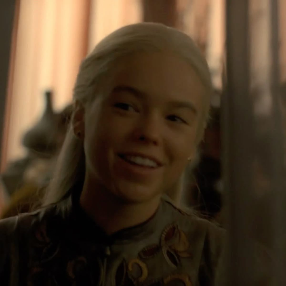rhaencintluv's tweet photo. a beautiful smile like a dragon https://t.co/AnAEmUl0DO