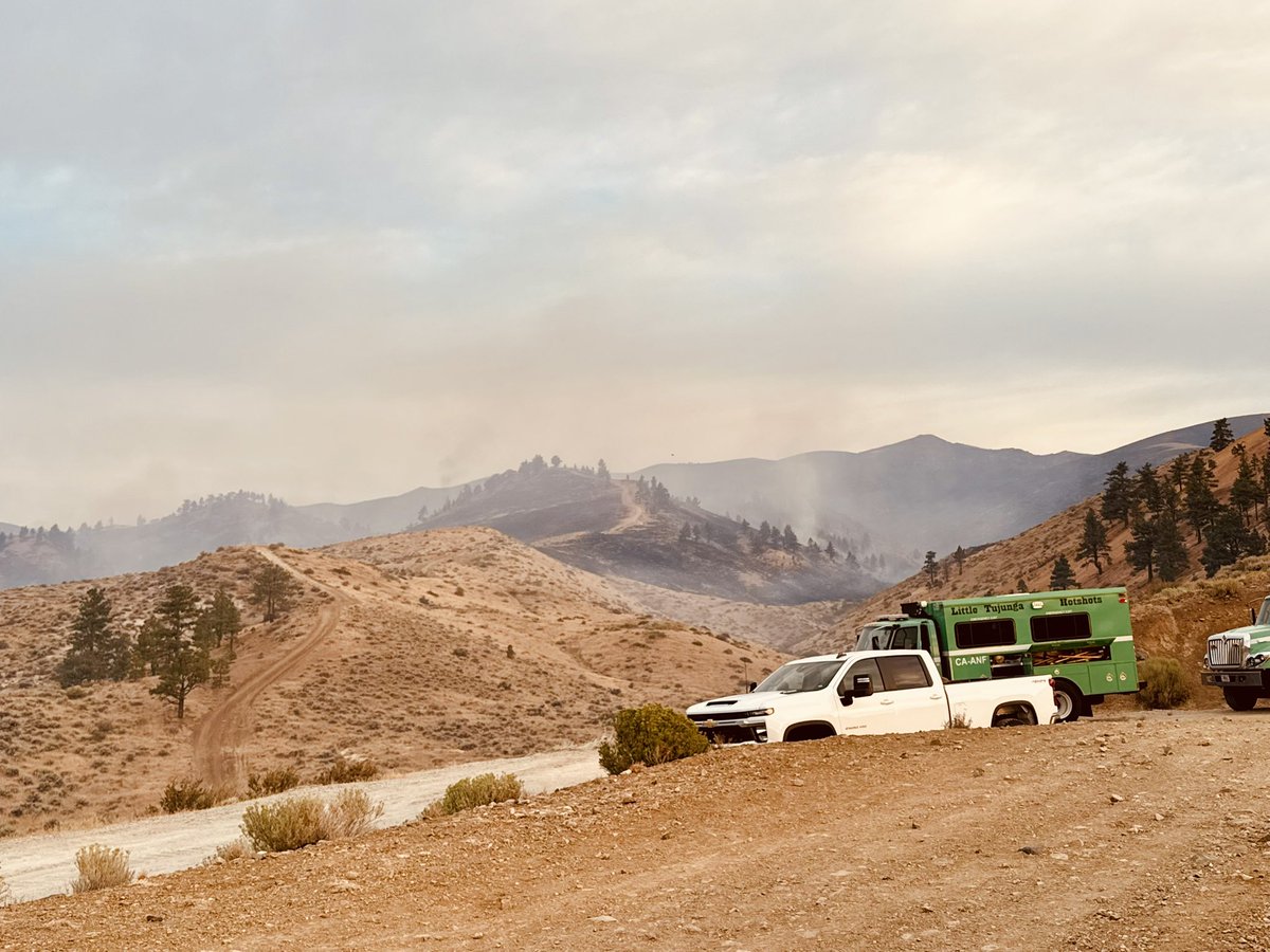 SoCalUSFS_Fire's tweet photo. The Little Tujunga Hotshots are hard at work supporting our neighboring Geographic Area. The crew is assigned to the #HawkFire, burning in Sierra and Washoe Counties, Nevada.  @Angeles_NF https://t.co/y0wE1U3TAg