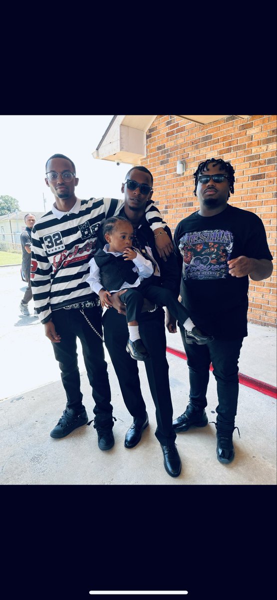 Moneyteamtino's tweet photo. I love you Ma 
My lupus warriors 
You had a long fight no understand you like I did we got this baby get yo rest my queen💜💜 https://t.co/k5kh8bECVQ