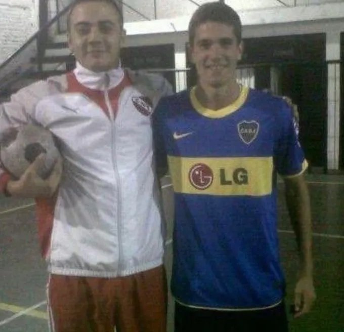 BautiEsteves_'s tweet photo. DE PAUL Y TINI EN CANCHA
FUERON A VER AL CLUB DE SUS AMORES 💙💛 https://t.co/poeuAnBIw7