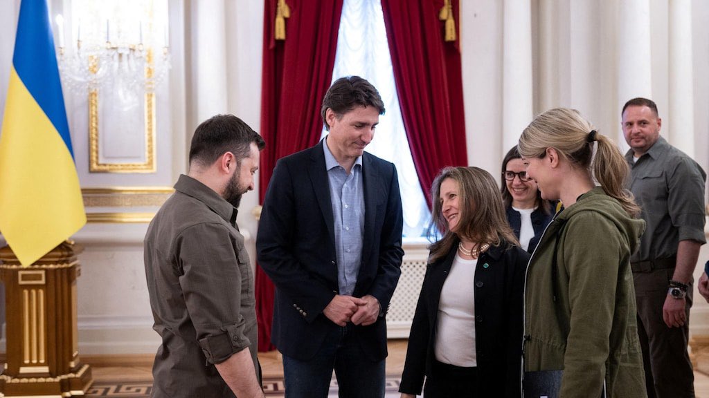 SilverxBirds's tweet photo. @EMatwysn @Enricosk5 @Frid45 ✡️🏳️‍⚧️🏳️‍🌈🇺🇦khazar 🤝That shitty British Masonic empire 🇨🇦🇦🇺🇳🇿🇬🇧 meddles by funding Marxist-communists and "wokeism" in the United States, and uses immigration to infiltrate the government and subjugate the banking sector that London City ✡️🇺🇦🇮🇩khazar Rothschild . https://t.co/WrS6VMf59V