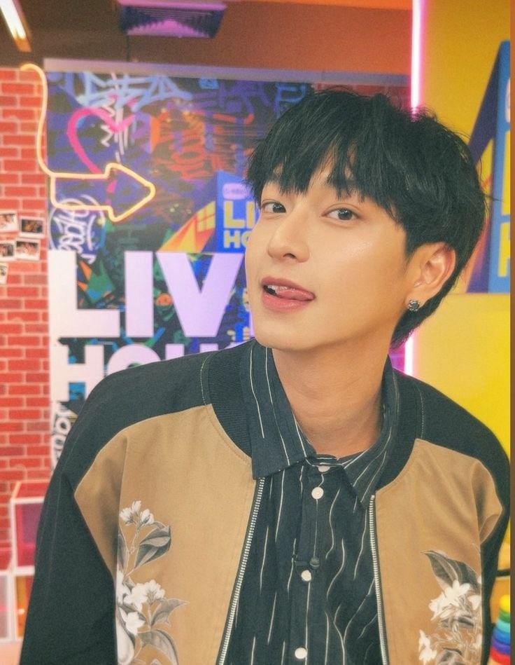 starlightchimon's tweet photo. i’m concerningly so down bad for chimon wachirawit that I’d never want him to know 🫠🫠🫠 https://t.co/OS921K5p6l