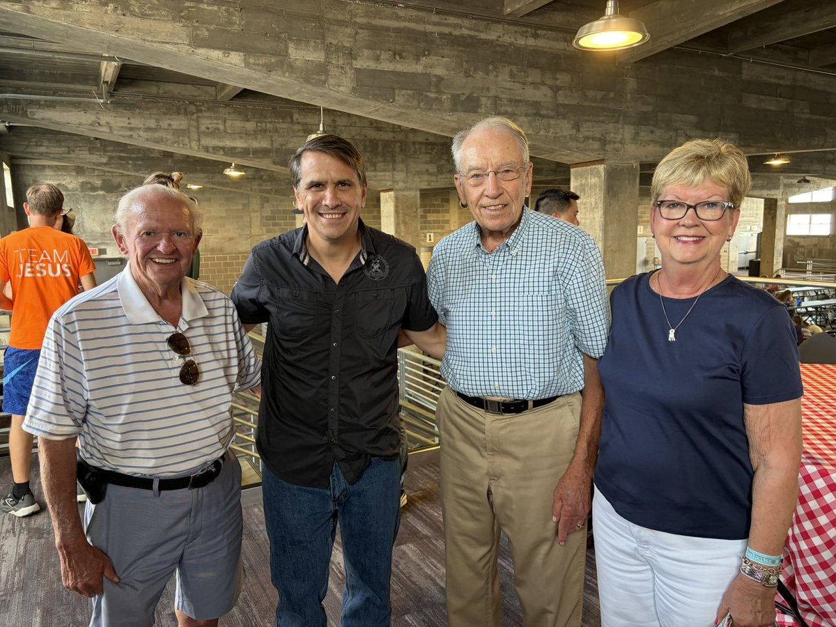 ChuckGrassley's tweet photo. Another gr8 Iowa state fair Haven’t missed since 1974 Never disappoints https://t.co/70lF1oYryy