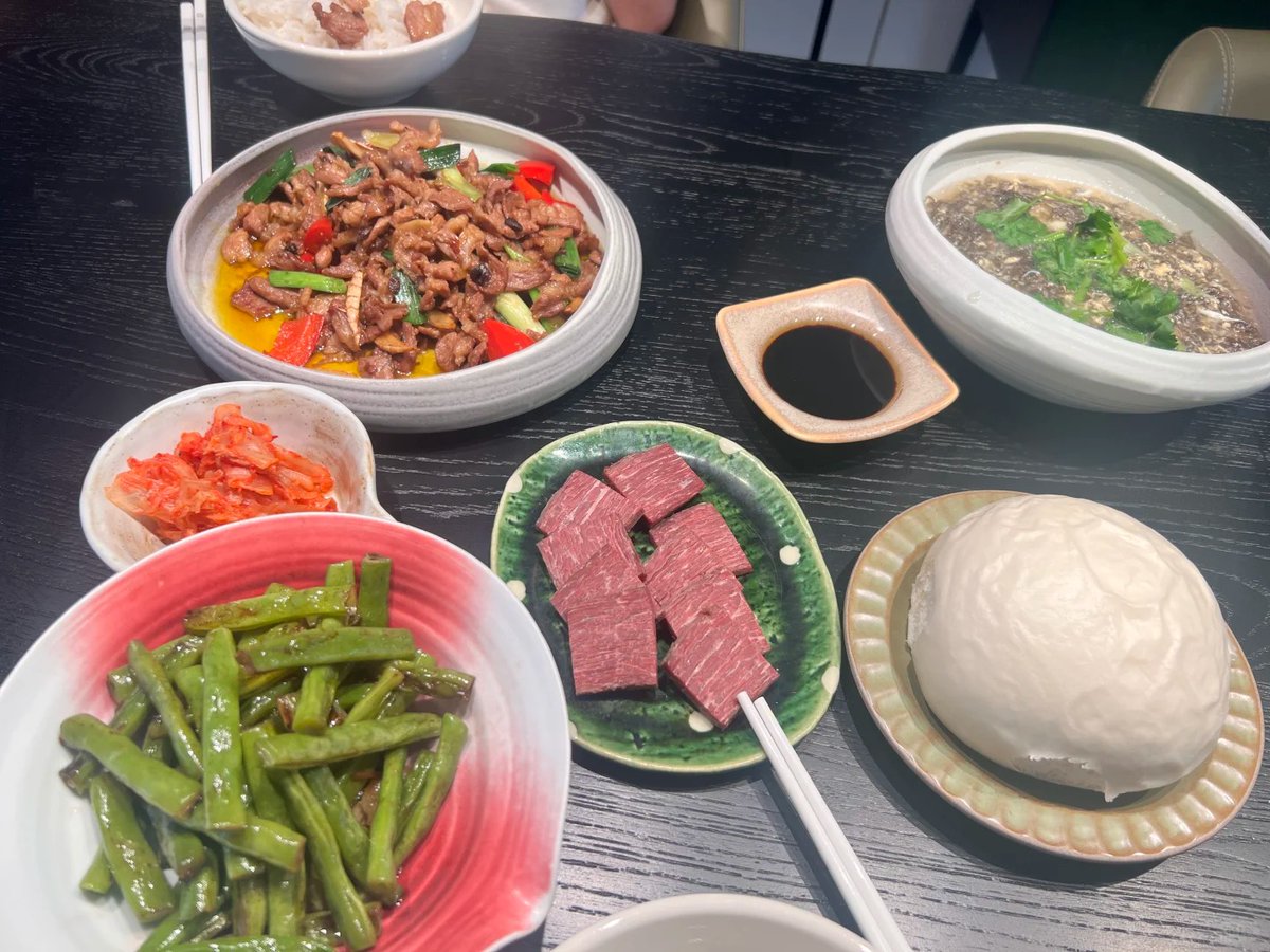 PPytoir's tweet photo. 这桌菜色香味俱全，绿豆角配红肉片，看着就超有食欲 https://t.co/OsZc5vZeEh