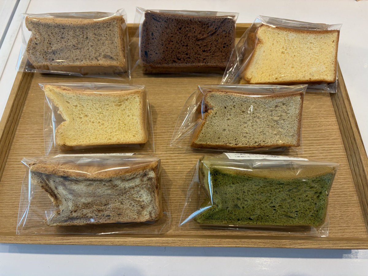 AngeliqueMiharu's tweet photo. 【ふわふわしっとり米粉シフォンケーキ
　販売のお知らせ】

８月24日（月）10時〜

⭐️販売予定
・プレーン　※残りわずか
・アールグレイ　※残りわずか
・バナナ
・レモンヨーグルト
・抹茶　※残りわずか
・チョコレート
・コーヒーマーブル
をご用意しております👩‍🍳

#米粉　#グルテンフリー https://t.co/RsOexpehFs