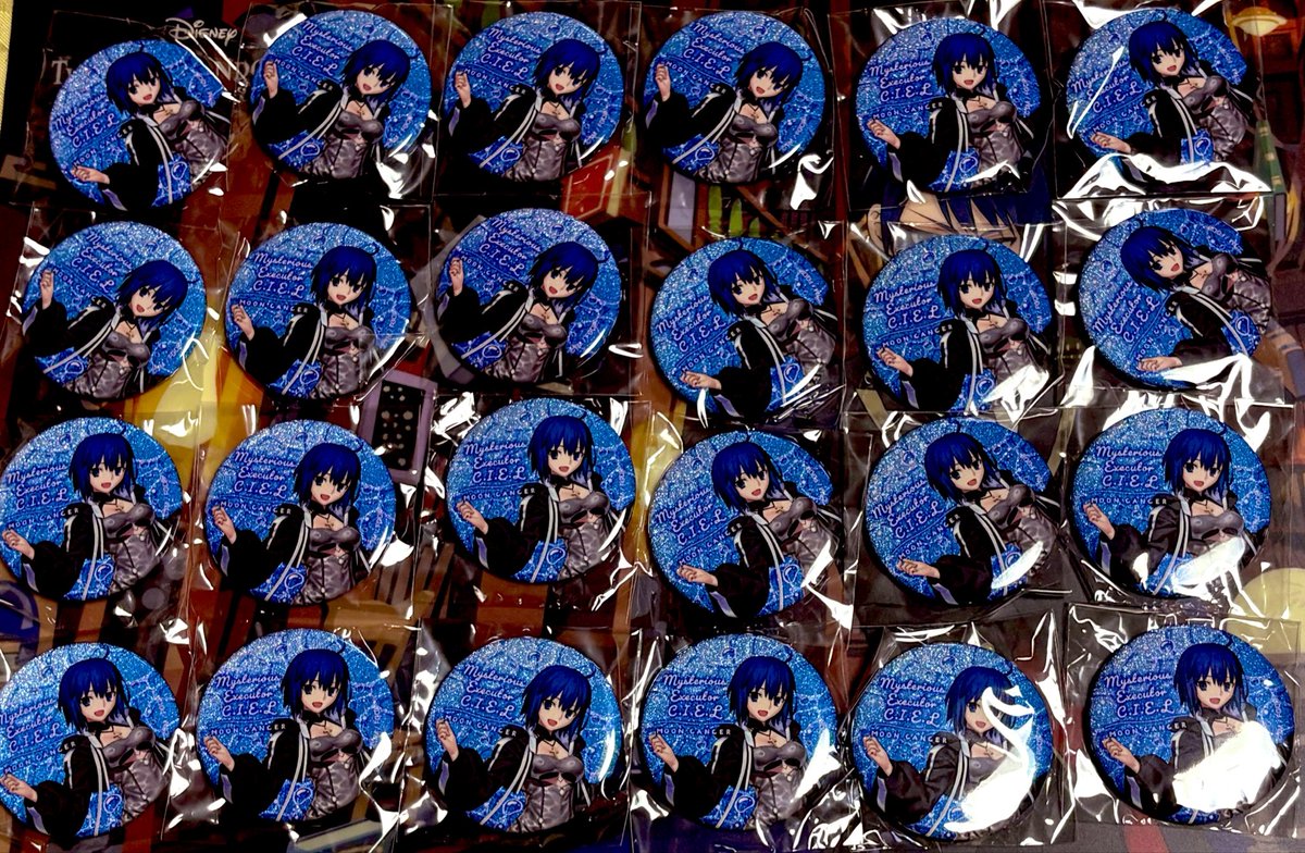 octpuspuspus's tweet photo. 【交換譲渡】
FGO グリッターCANバッジ 水着 缶バッジ
譲→マリー25 シエル24 ジャンヌ25 清少納言25
求→同種アキレウスor各500円＋送料
1点からお取引き可能ですので、よろしくお願いします。 https://t.co/gF2bTwBbrZ