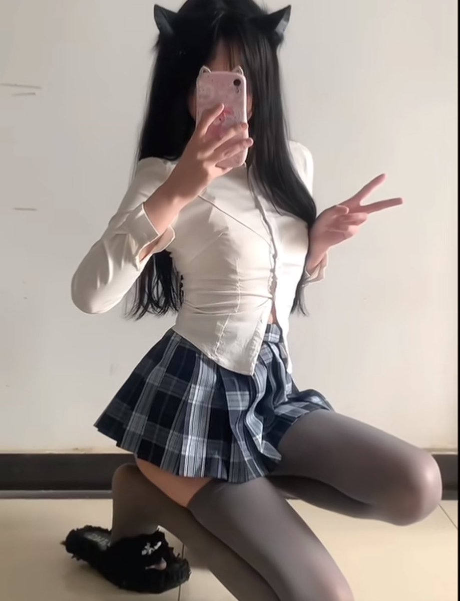 frances82uj9's tweet photo. 开学了，宿舍没有人

女大宿舍彻底放飞！！

有人锐评一下女大的福哦？🥰 https://t.co/2O0UYEZ8SO