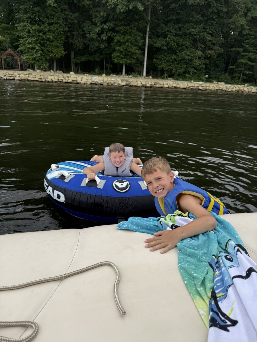 GeminiLouu's tweet photo. 🚤🌊🩵 https://t.co/gn5fh7mEzU