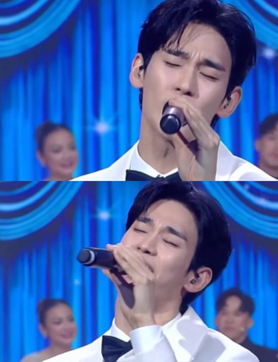 vitaminksh's tweet photo. Kim Soo-hyun summons 'Dream High'... Passionately sings OST in Indonesia “Finally singing together”https://t.co/rHAMSDN5gO

Cheers erupted from the audience every time Kim Soo-hyun appeared on stage, and local fans chanted "Oppa," demonstrating his enduring popularity. https://t.co/99ZKZo0x9Y