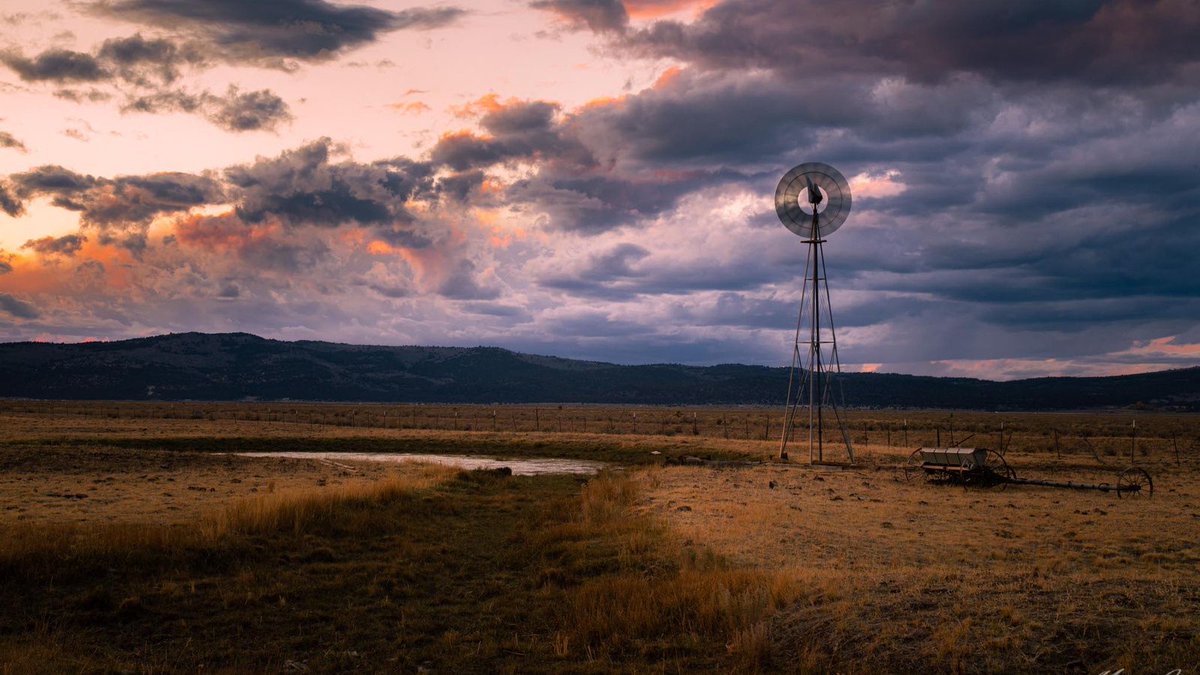 tpeakphotos's tweet photo. My favorite old Aermotor south of Madeline, Lassen County, CA, about 20 minutes after sunset as golden hour gave way to blue, the dry outflow stream making a nice leading line into the frame.
#tpeakphotos
#lassencounty
#aermotor
#bluehour https://t.co/7iTtiPZXIx