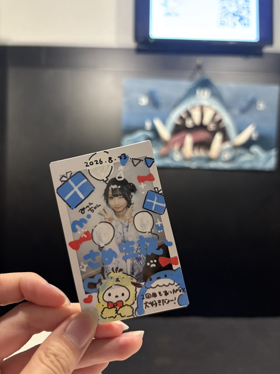 manameronron's tweet photo. 🦈さめちゃん生誕祭🦈
生誕と一緒に店舗確定のお祝いができてよかったー！なんかサイン系が色々当たってお家がさめちゃんのサインまみれでございます幸幸
間違いなく今年の夏1の思い出です🩵

さめーじんぐな1年になりますように🪄
#さめーじんぐ https://t.co/VmSrnXSXX1
